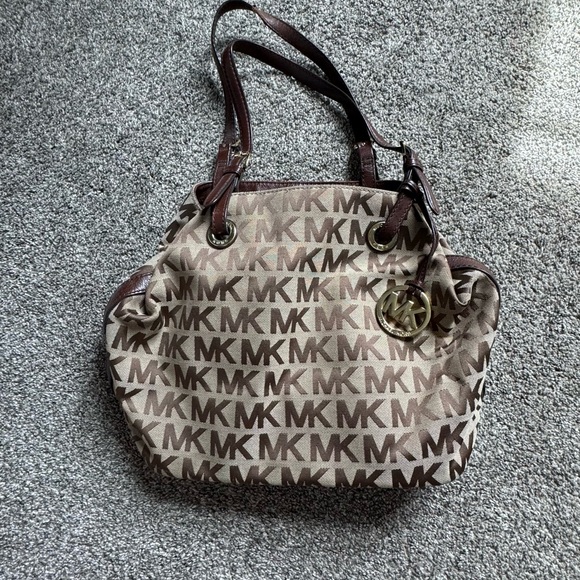 Michael Kors cloth hobo style bag. - Picture 1 of 7
